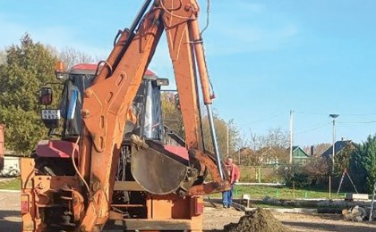 На Кобринщине продолжаются работы по благоустройству территорий учреждений образования