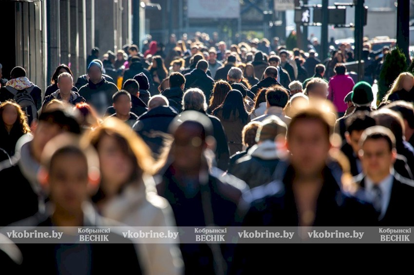 Около половины опрошенных западных избирателей недовольны ситуацией с демократией в своих странах