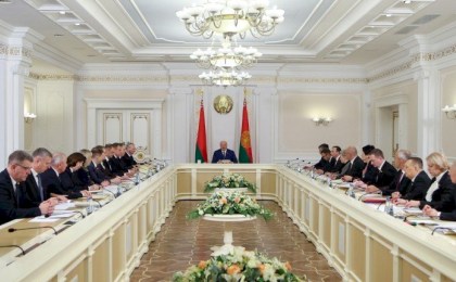 Лукашенко призвал делегатов ВНС активно участвовать в обсуждении программы развития