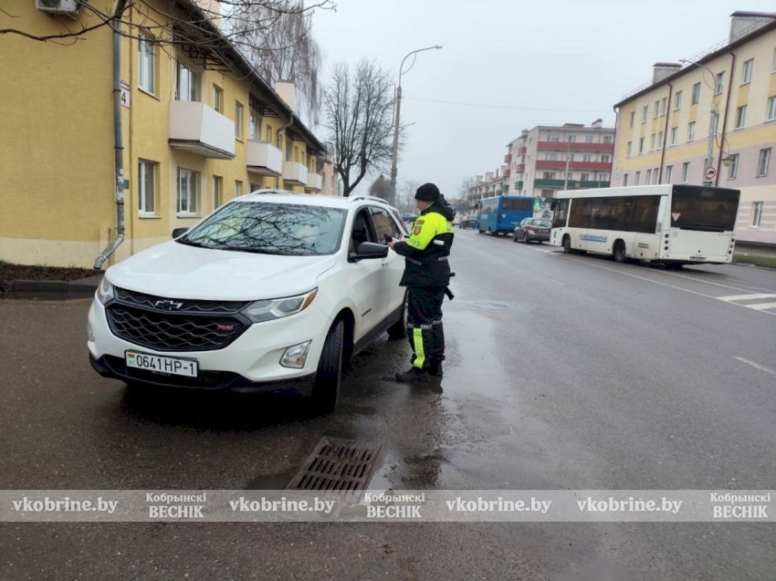 «Переобуйте» автомобиль вовремя - ваша жизнь в ваших руках! ОГАИ Кобринского РОВД проводит профилактическую акцию