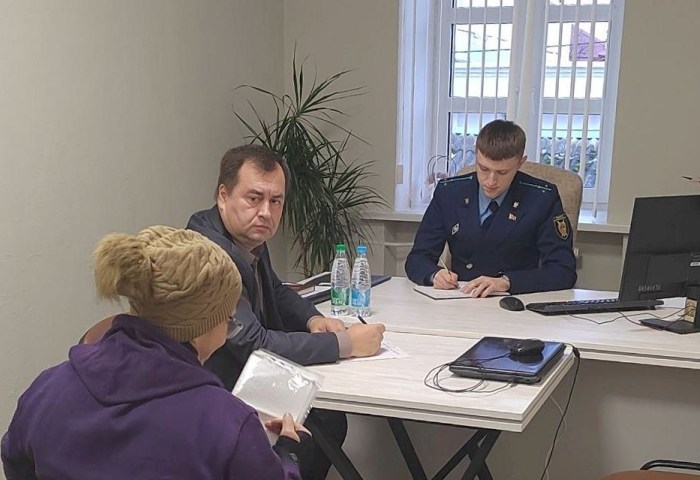 Когда увольнять временного работника при выходе «декретницы»? В Кобринском районе прошел профсоюзный правовой прием граждан