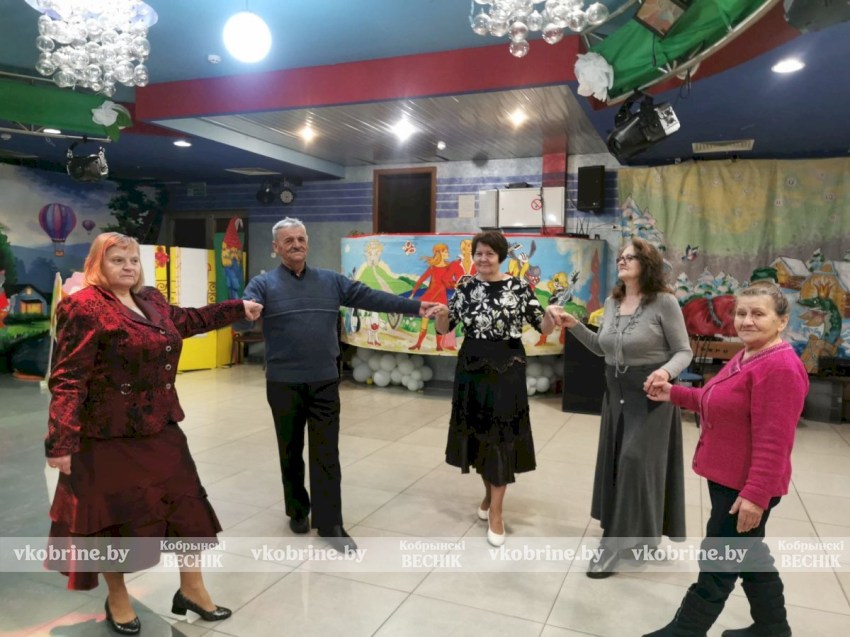 Золотой возраст в вихре танца: когда душа не знает лет. В Кобринском ТЦСОН работает танцевальный кружок