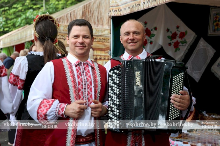 Живая нить народного таланта - уже 45 лет ансамбль «Залеская гамонка» из деревни Залесье радует зрителей своим творчеством