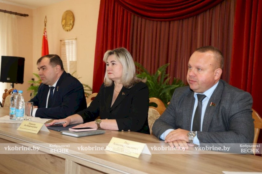 Слышать каждого: прямой диалог с гражданами о земле, ценах и перспективах провел сенатор Александр Пищ