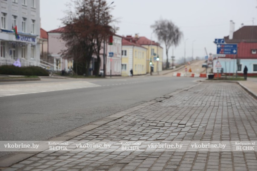 Проблема услышана - тротуарную плитку на остановке у филиала ОАО «Моготекс» приведут в порядок