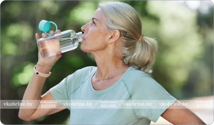 Легкость без «волшебных» средств: нутрициолог — о водном балансе и отеках