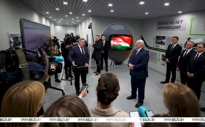 Поездка в будущее, главная елка и Год белорусской женщины. Итоги недели Президента