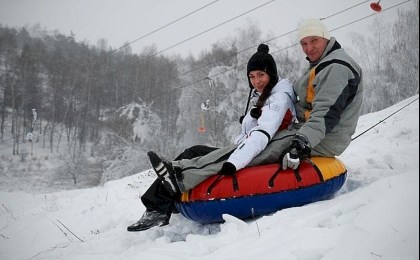 Как кататься на тюбингах, чтобы не уехать на скорой — советы Минздрава