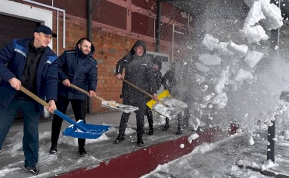 Коллектив Кобринского хлебозавода дружно взялся за лопаты