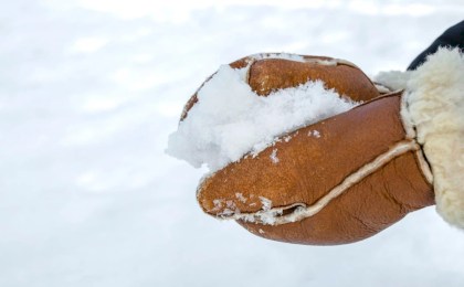 Как спасти кожу рук зимой: советы косметолога