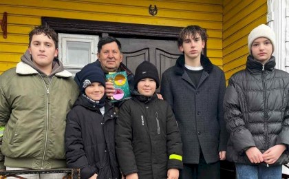 Активисты Хидринской СШ подарили праздник тем, кто десятилетиями отдавал свое сердце детям