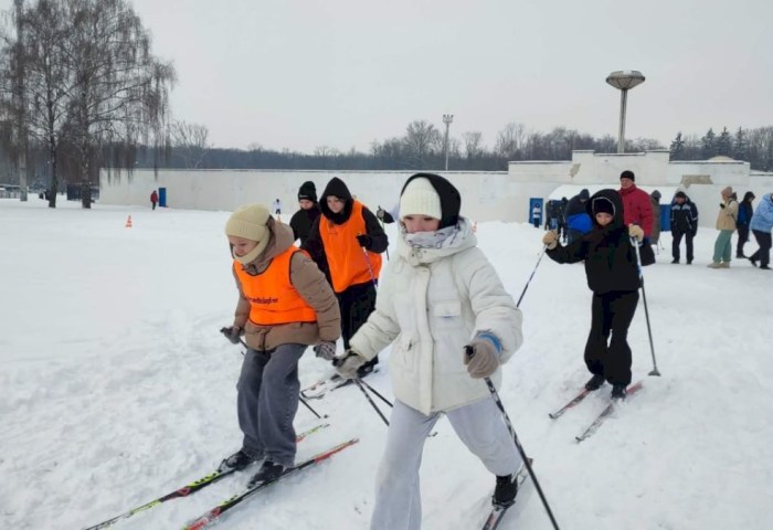«Снежный снайпер»: меткость, скорость, триумф! В Кобрине прошел районный этап областных соревнований по биатлону