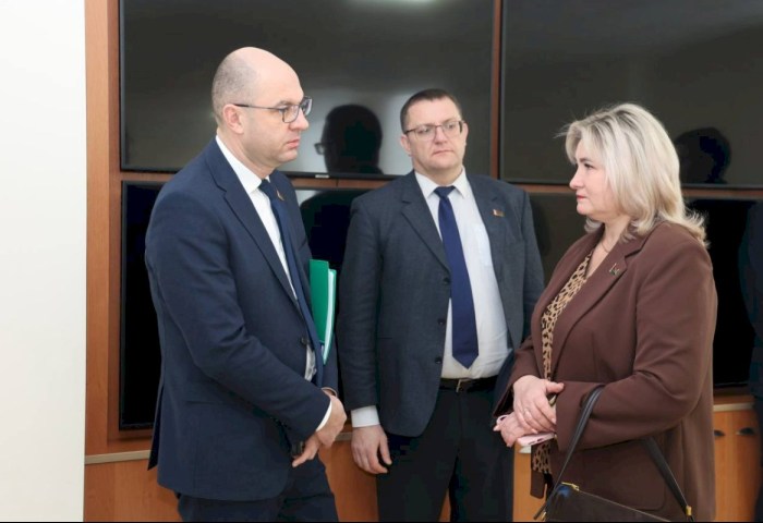 Послание Президента — ориентир для каждого: честный разговор с министром Сергеем Масляком в коллективе СООО «ПП Полесье» 