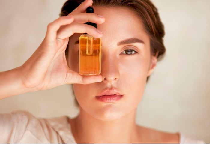 Как выбрать сыворотку для лица в холодное время года: советы дерматолога