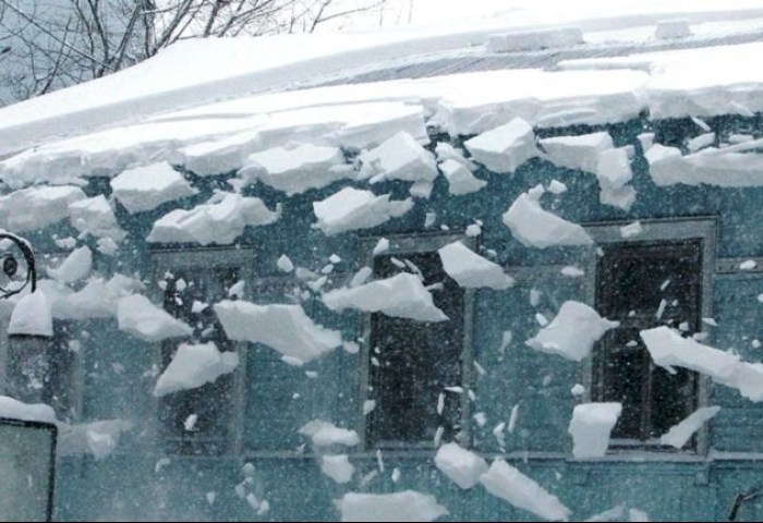 Берегите головы! Кобринский РОЧС о мерах безопасности при угрозе схода снега с крыш зданий