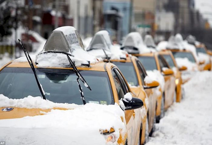 Такси без ценового шока: МАРТ договорился с диспетчерами не взвинчивать тарифы в непогоду