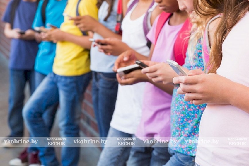 В Испании хотят запретить социальные сети до 16 лет, но есть неожиданная проблема