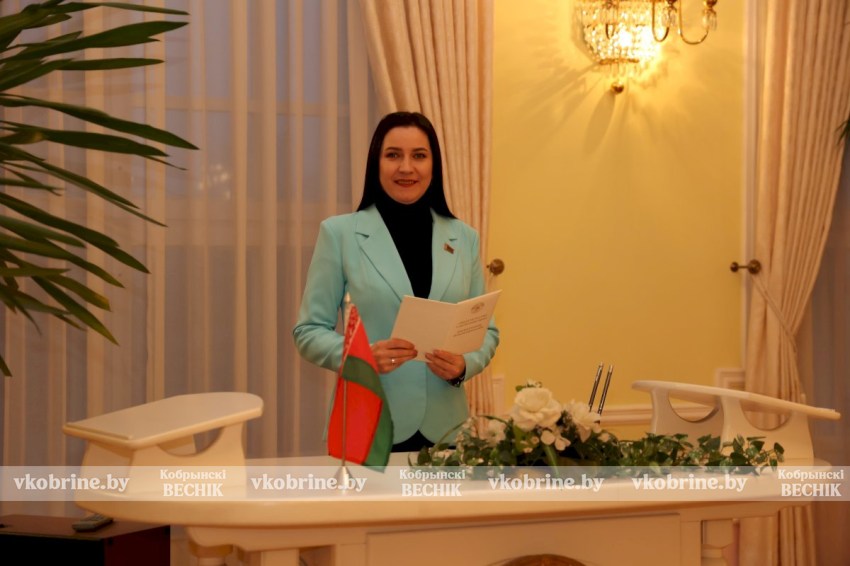 Летописцы семейных историй - начальник Кобринского ЗАГСа Марина Мельник рассказала, как живет и работает ведомство