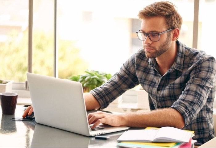 Узнали, можно ли совмещать работу по найму и ИП