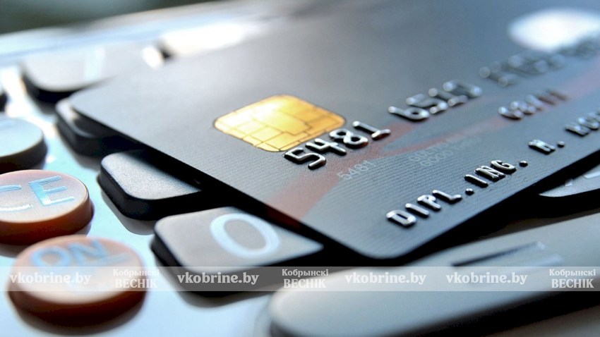 Узнали, в каких случаях можно расплачиваться чужой картой