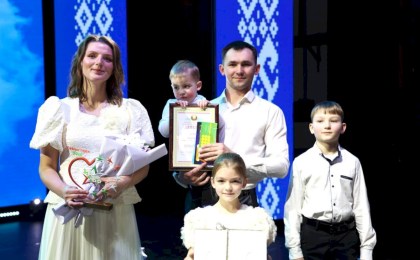 Яркий финал в Кобрине: семья Свиридюк — победители районного этапа «Многодетная семья 2026 года» (ВИДЕО)