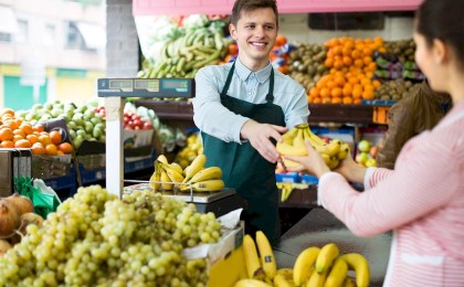 Как вернуть свои деньги: что делать, если продавец обсчитал вас на рынке