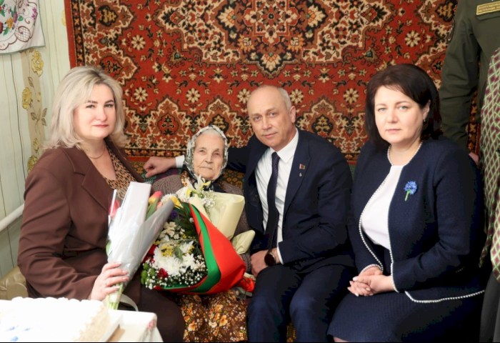 Главный букет - для главной женщины: 8 Марта в доме ветерана Веры Дородько