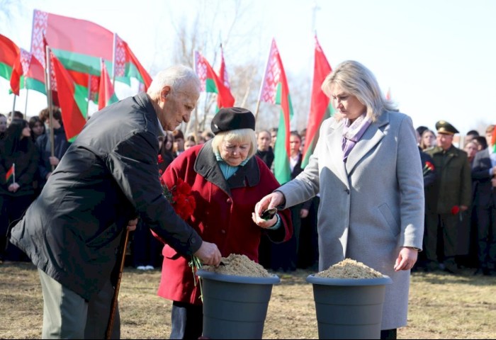 Последний приют спустя десятилетия - 12 жертв фашизма из деревни Запруды нашли вечный покой в кобринской земле
