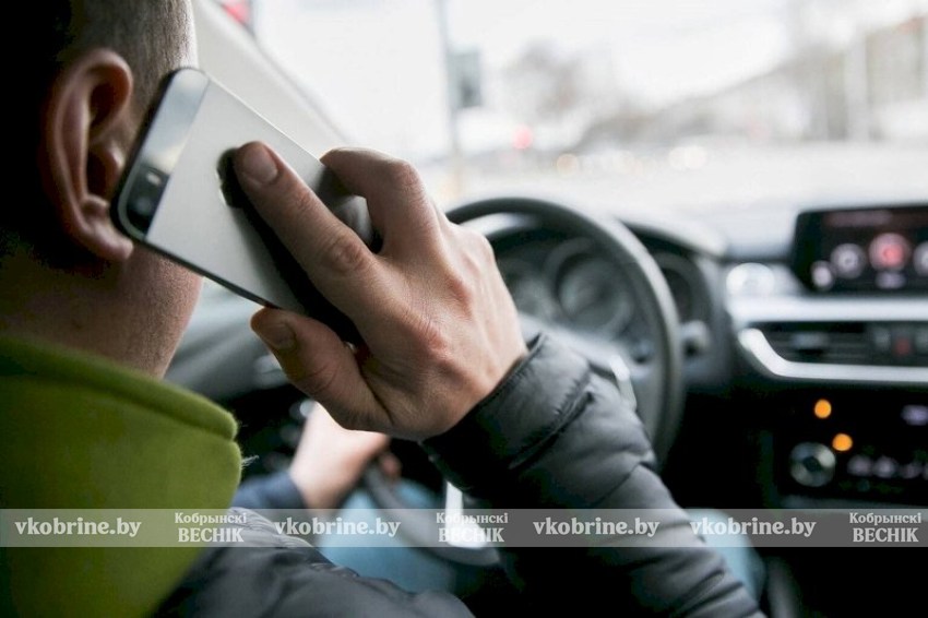 ГАИ объявила «охоту» на водителей с телефонами: за разговоры за рулем будут штрафовать по камерам