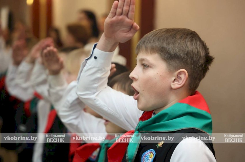 Клятвы, галстуки и билеты - в Кобрине дали старт новым свершениям (ВИДЕО)