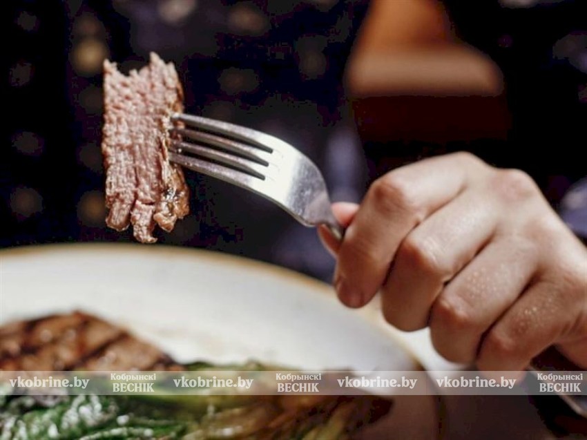 Трагический ужин: в Кобрине мужчина погиб, подавившись куском мяса