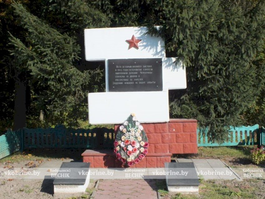 Долг сердца, а не просто субботник - учащиеся и педагоги Батчинской средней школы благоустраивают воинские захоронения