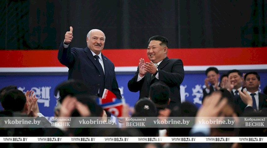 Ось добра с КНДР, автомат в подарок, аэрохоккей и вклад в рождаемость. Итоги недели Президента