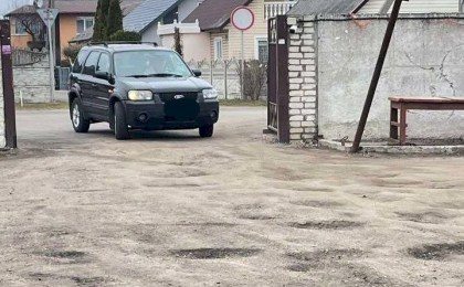 Квест перед покупками: почему парковка у «Светофора» по улице Южной превратилась в полосу препятствий?
