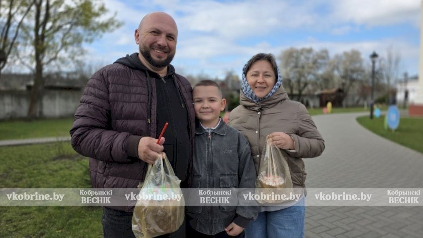 Сладкое настроение Пасхи: витрины заполнены куличами и пасками (ФОТОРЕПОРТАЖ)