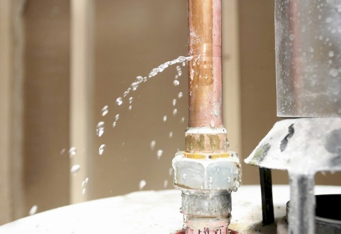 Затопили соседи из-за гидроудара? Разбираемся, что это и кто виноват