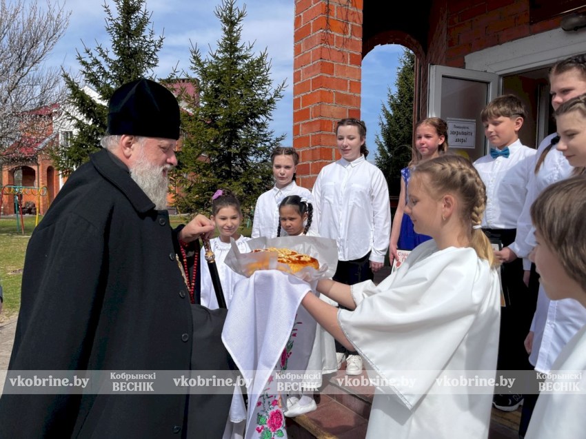 Праздник, согревающий души - архиепископ Иоанн посетил Кобринскую детскую деревню