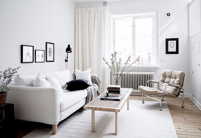 Красив не сам по себе, а в диалоге со светом и деталями. Белый цвет в интерьере