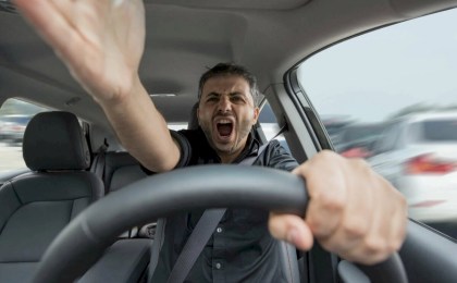 «Мне нужнее всех»: как распознать и пережить встречу с автохамом