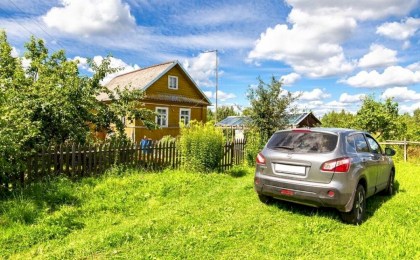Чужая машина под вашими окнами: имеете ли вы право на землю у забора?