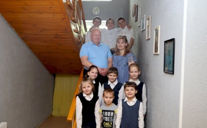 Дом, где согреваются сердца: история многодетной семьи Натальи и Сергея Морозевич