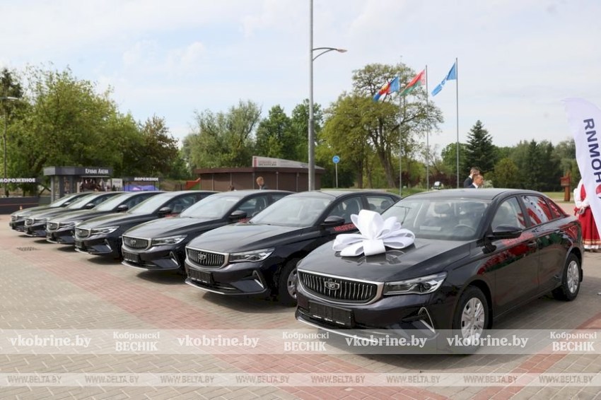 Автопарк Кобринской ЦРБ пополнился новым медицинским транспортом