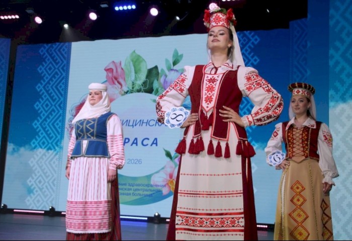 Ангелы в халатах, королевы на сцене: в Кобрине выбирали «Медицинскую красу»