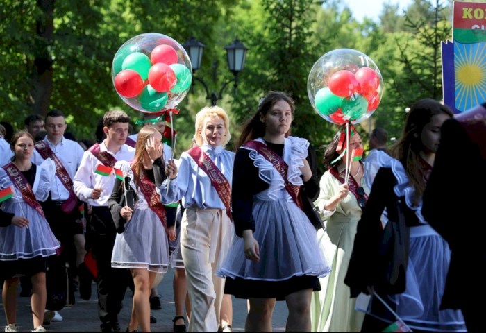 Под звуки оркестра - к новым вершинам: парад лучших выпускников Кобринщины