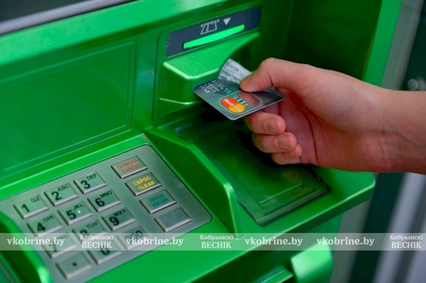 Почему инфокиоск на Суворова «отказывается» принимать наличные по выходным? Ответ Беларусбанка